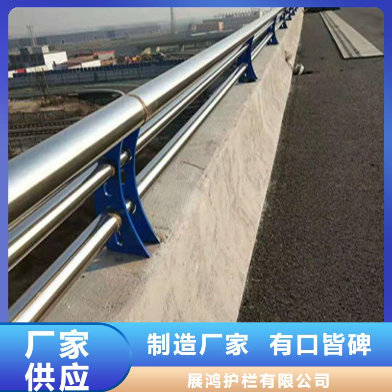 四川省实拍展现{展鸿}造型新颖的包厢桥梁护栏立柱
